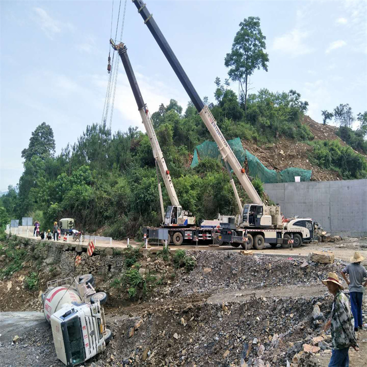 玉屏汽车掉沟里叫吊车救援要多少钱